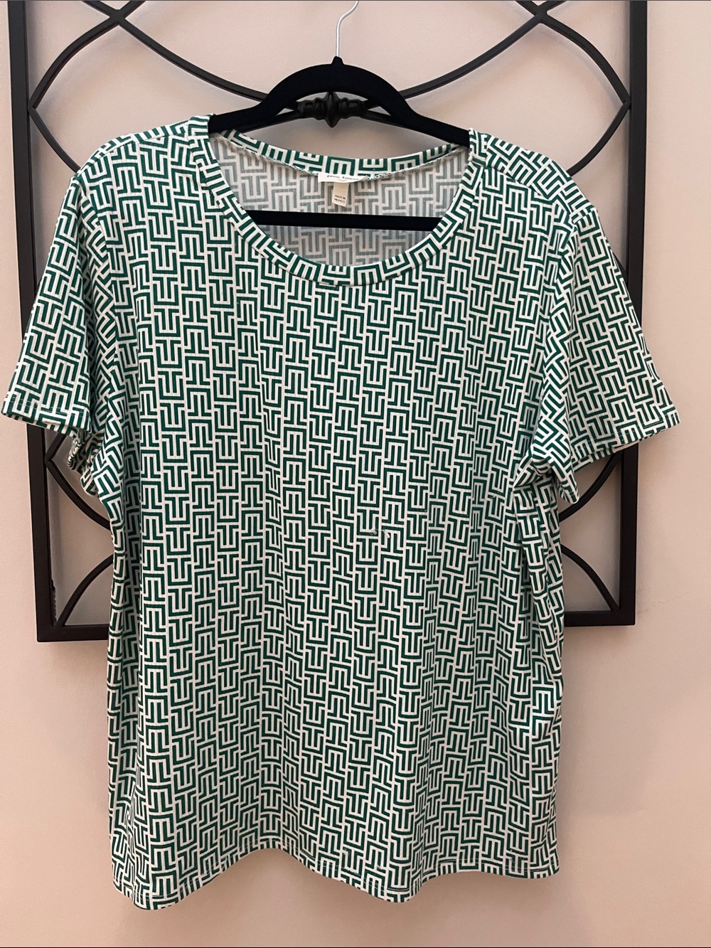 Free Kisses Green and White Geometric Short Sleeve Tee